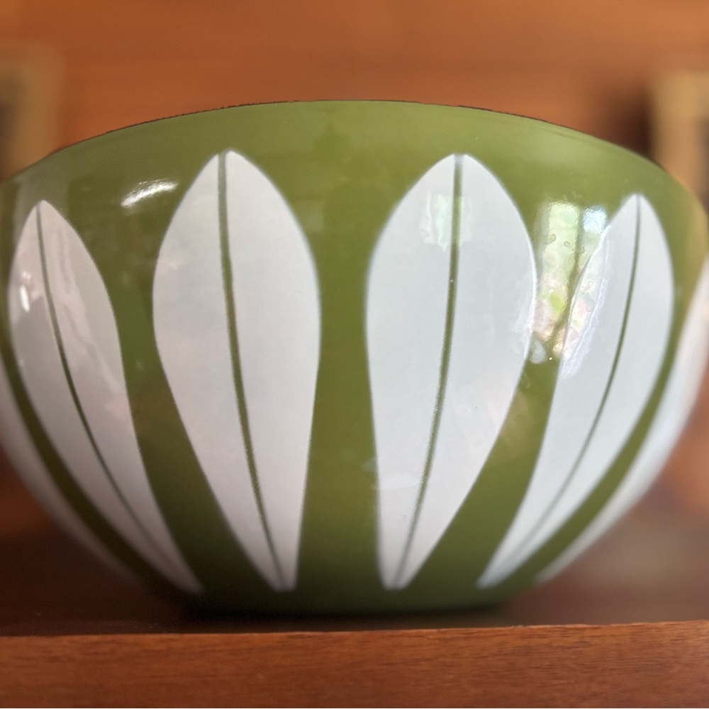 CatherineHolm Lotus Bowl Avocado & White